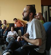 Daniel Roviriego e Fabrício Solagnas apresentam os desafios de se construir uma rádio livre.